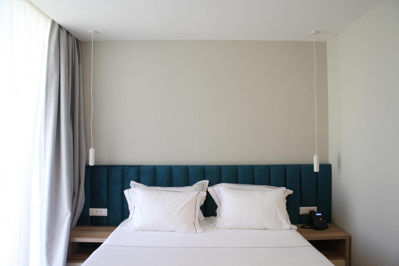 Volmar Hotel Durres Exterior photo